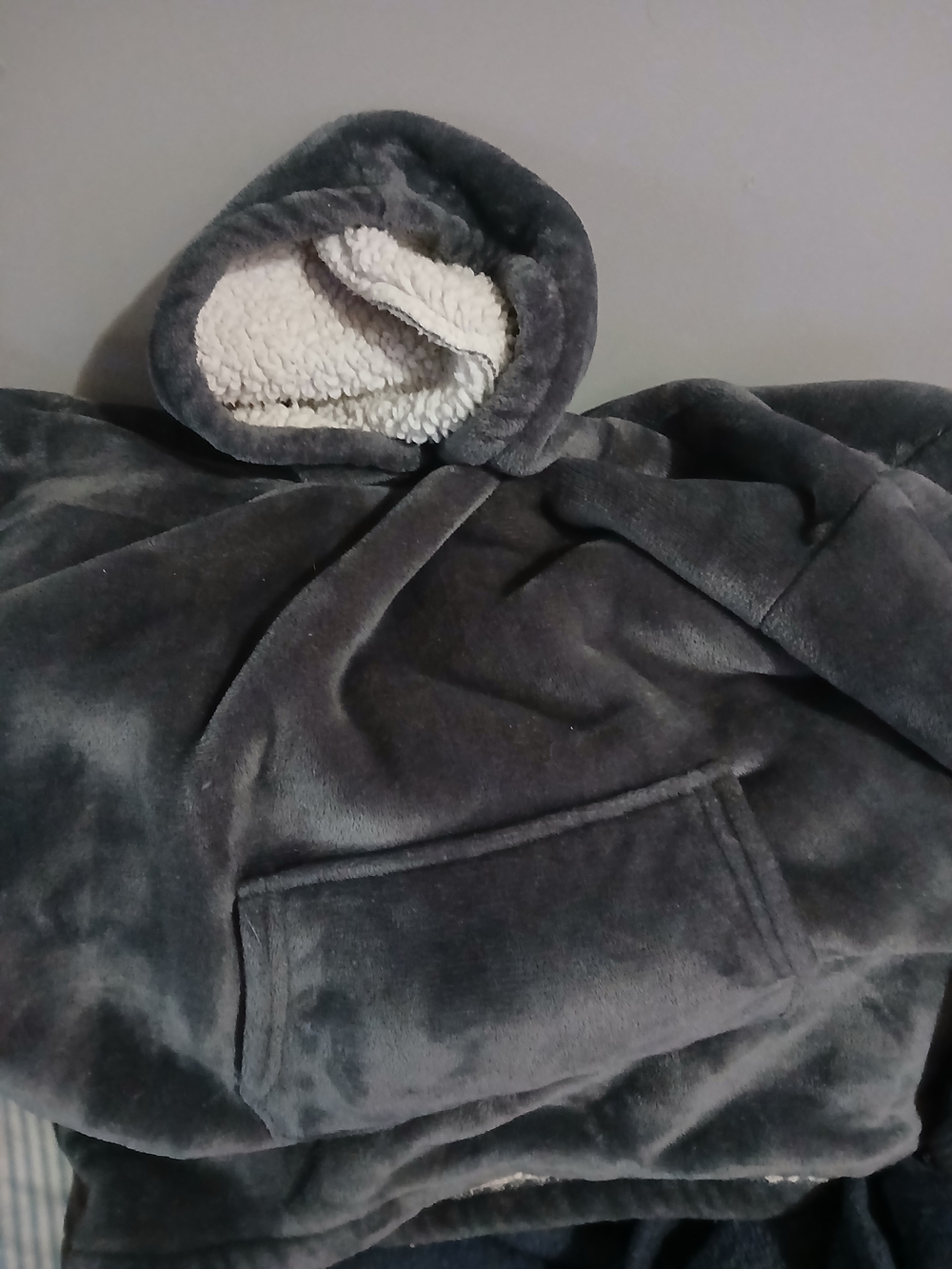 ONE/SIZE Gray Plush Hooded Kids Jacket with Sherpa Lining. Snuggie Wear.